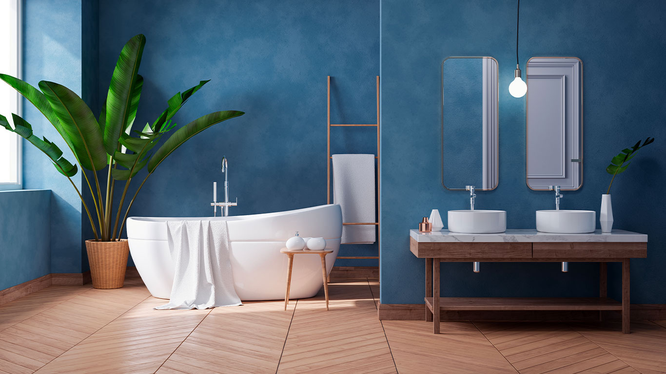 Salle de bains bleue avec baignoire centrale